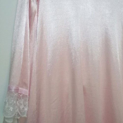 Jeannette lingerie satin robe pink like new, size M/L