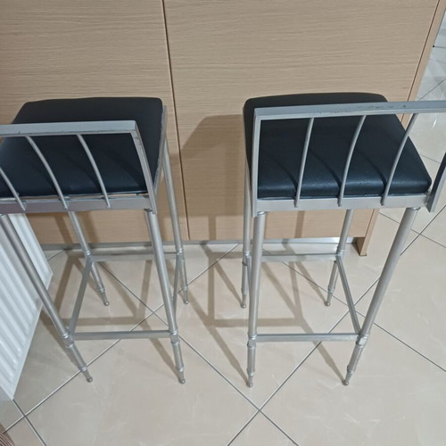Bar stools set of 2 like new, metal frame with black leather seat