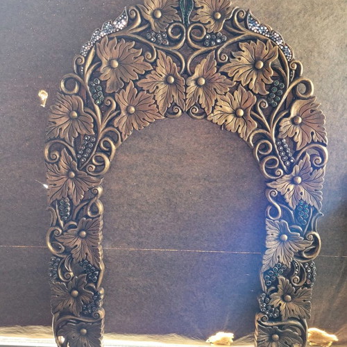 Mirror frame used with many details