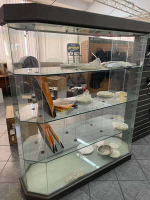 Използвана витрина дисплей с размери 197x175x75