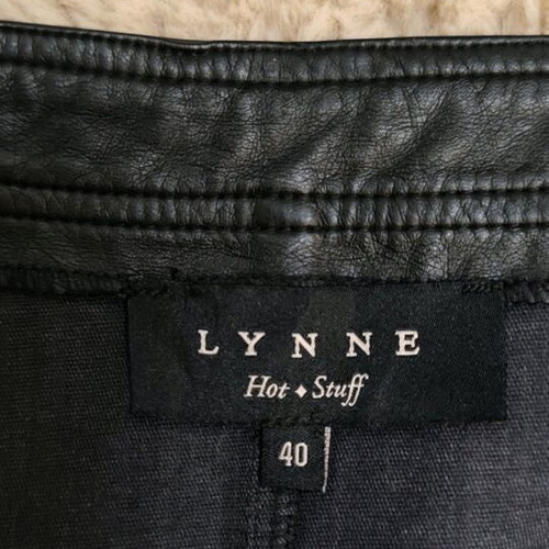 Lynne black leatherette skirt like new, size Large