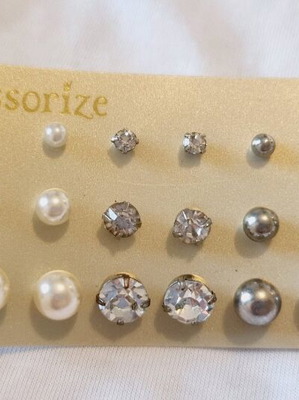 Accessorize earrings like new