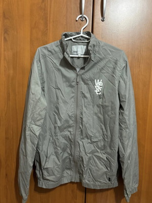 Wesc windbreaker gray like new, size S