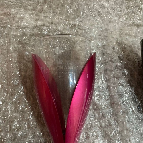Moët & Chandon champagne glasses set of 2, like new, tulip shape pink and black