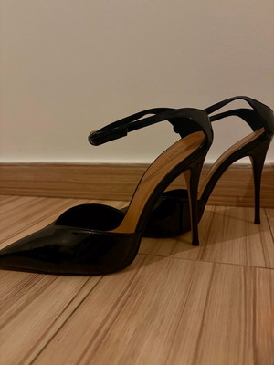 Carrano leather black pumps like new, heel height 11cm, size 40