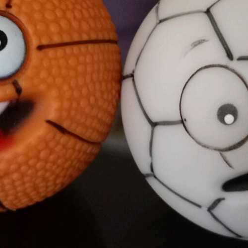 Set of 2 water-squirting balls with funny faces, like new
