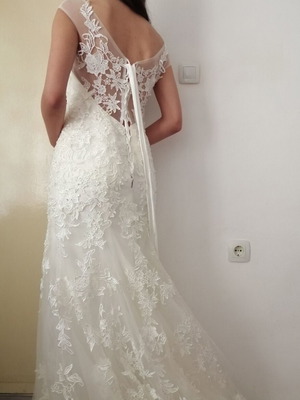 Boutique lace women's wedding dress with transparent back, size L