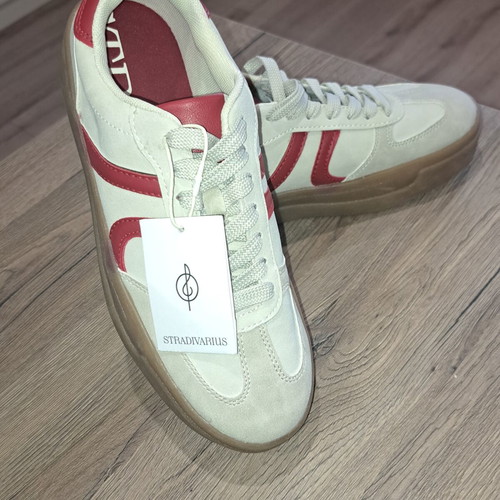 Strativarius women's sports shoes new, size 40