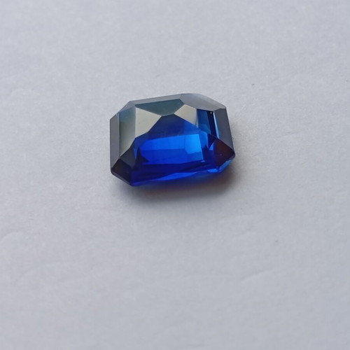 Sapphire faceted 5.75 ct used