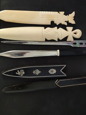 Set of 5 letter openers used, 2 metal, 2 bone, 1 wood/plastic