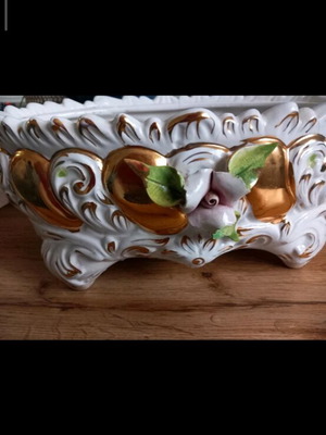 Porcelain coup used with cracks in two spots