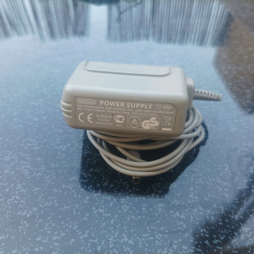 Nintendo DSI 2DS 3DS original charger like new
