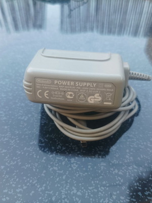 Nintendo DSI 2DS 3DS original charger like new