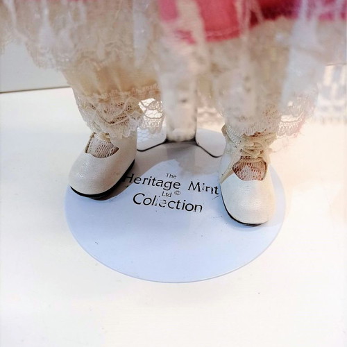 Vintage porcelain decorative doll The Heritage Mint collection like new