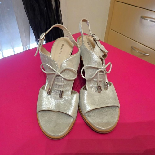 Sergio Turri leather sandals size 40 like new, silver iridescent