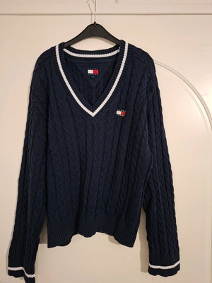 Tommy Hilfiger sweater dark blue size medium like new