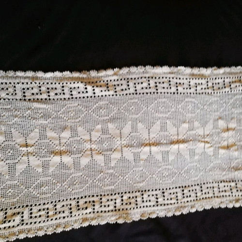 Crochet doily like new, various sizes
