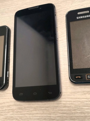 Samsung Star GT-S5233T and Prestigio MultiPhone 5517 DUO used old mobile phones