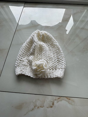 Knitted hat new