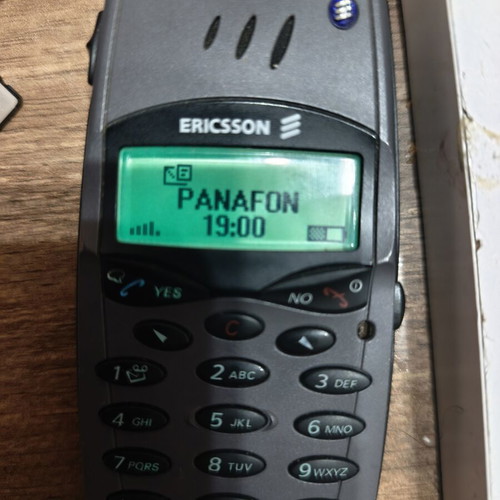 Ericsson T28s Vintage Cell Phone like new, fully functional
