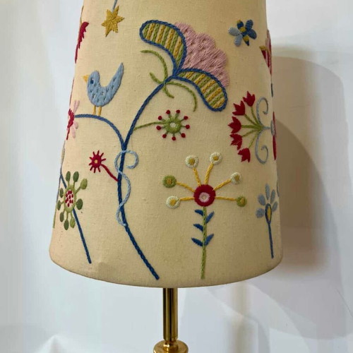 Vintage brass and wood table lamp with embroidered multicolour lampshade