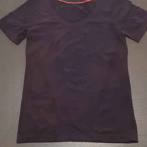 Elastic sports short-sleeve top new, unworn purple