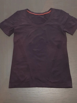 Elastic sports short-sleeve top new, unworn purple