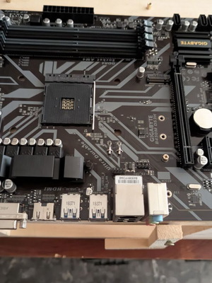 Μητρική Gigabyte B450M DS3H σαν καινούργια, Micro-ATX, υποστήριξη Ryzen