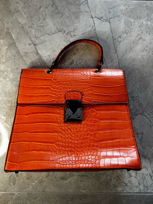Orange shoulder bag like new made of sturdy material