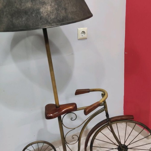 Floor lamp bicycle in excellent condition, bronze color, metal and wood