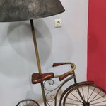 Floor lamp bicycle in excellent condition, bronze color, metal and wood