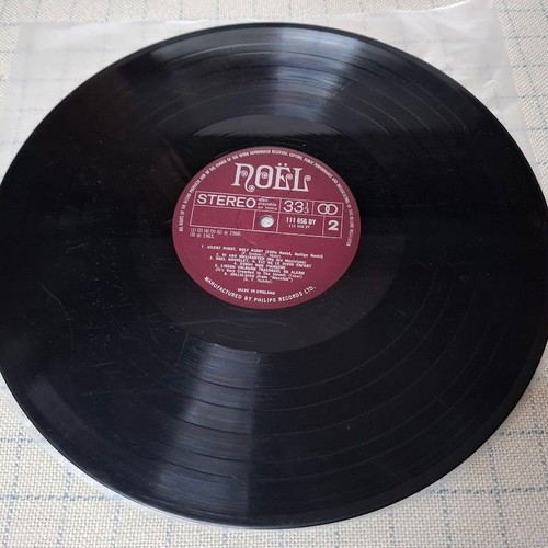 Noël LP used, selection of international Christmas carols