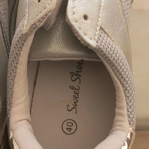 Women's athletic shoes like new, size 40, beige