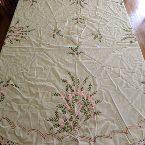 Handmade tablecloth 170 cm diameter like new