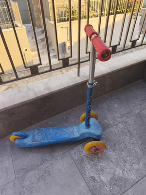 Children's scooter used with three wheels and adjustable handlebar