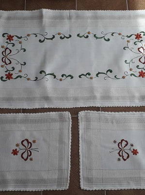 Handmade table runner with napkins set of 3, new