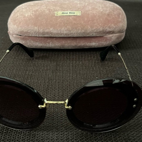 Miu Miu SMU 10R sunglasses women’s size 64-17, like new, violet gradient lenses