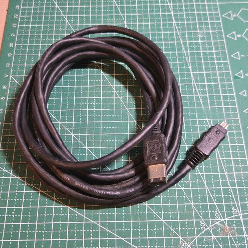 FireWire 400 Cable 6-pin to 4-pin like new