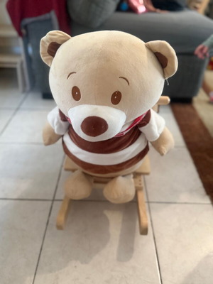 Moni rocking bear used, no sounds