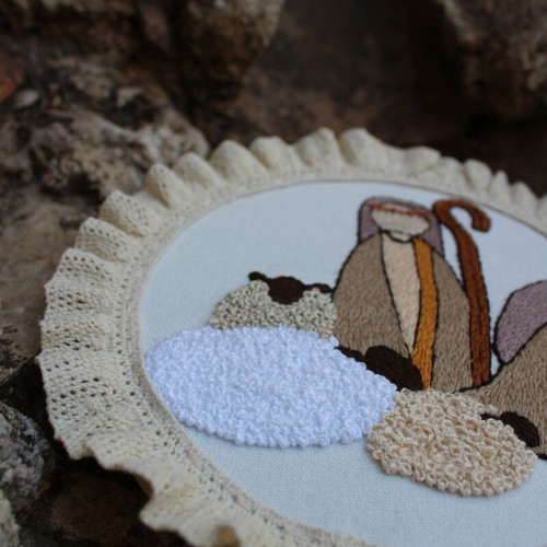 Shepherds with 3D embroidered lambs, 15cm, new