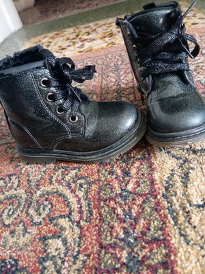 Girls' boots slightly used, size 23, black
