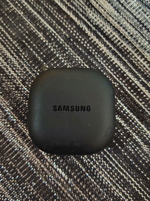 Samsung Galaxy Buds 2 калъф за зареждане употребяван