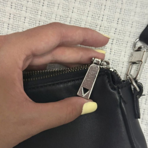 Guess crossbody bag like new, black color