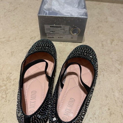 Mix Mind black ballerinas like new, size 33 with crystals