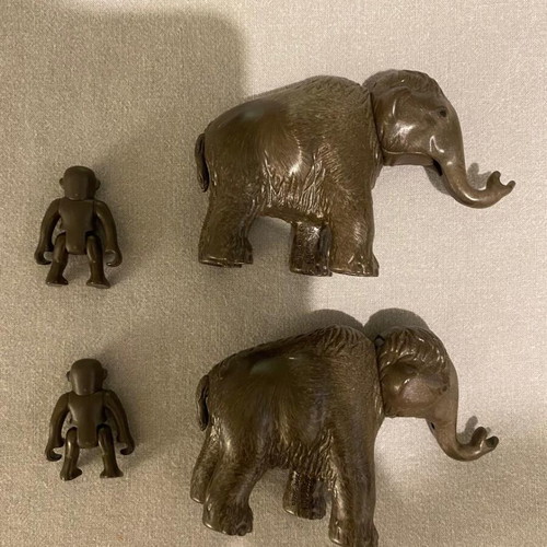 Playmobil baby elephants and baby monkeys used