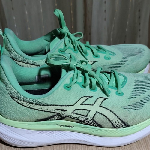 Asics Glideride Max 2 running shoes size 44 like new, white and green