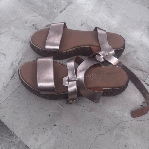 Sandals gold like new, size 38
