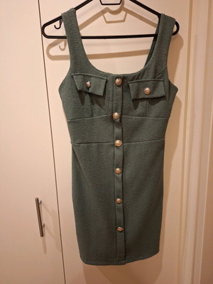 Green dress with straps and gold buttons like new