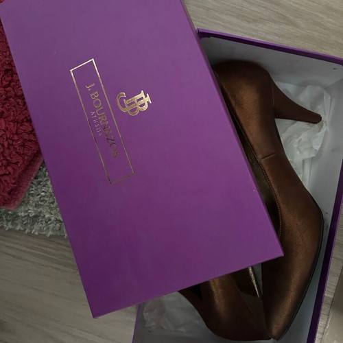 Bournazos brown pumps like new, size 39