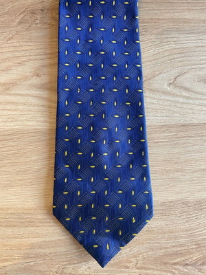 Tie in excellent condition
